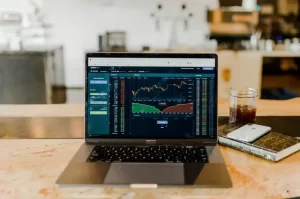 Apa Itu Investasi Saham Tips, Risiko, dan Keuntungan yang Harus Diketahui